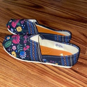 Yes We Vibe slip-on shoes